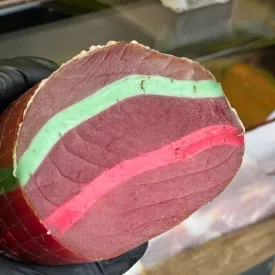 Рулет из тунца с сыром песто